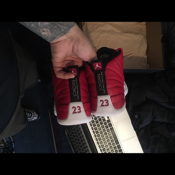 AIR JORDAN 12s GYM RED - Picture 5 of 6